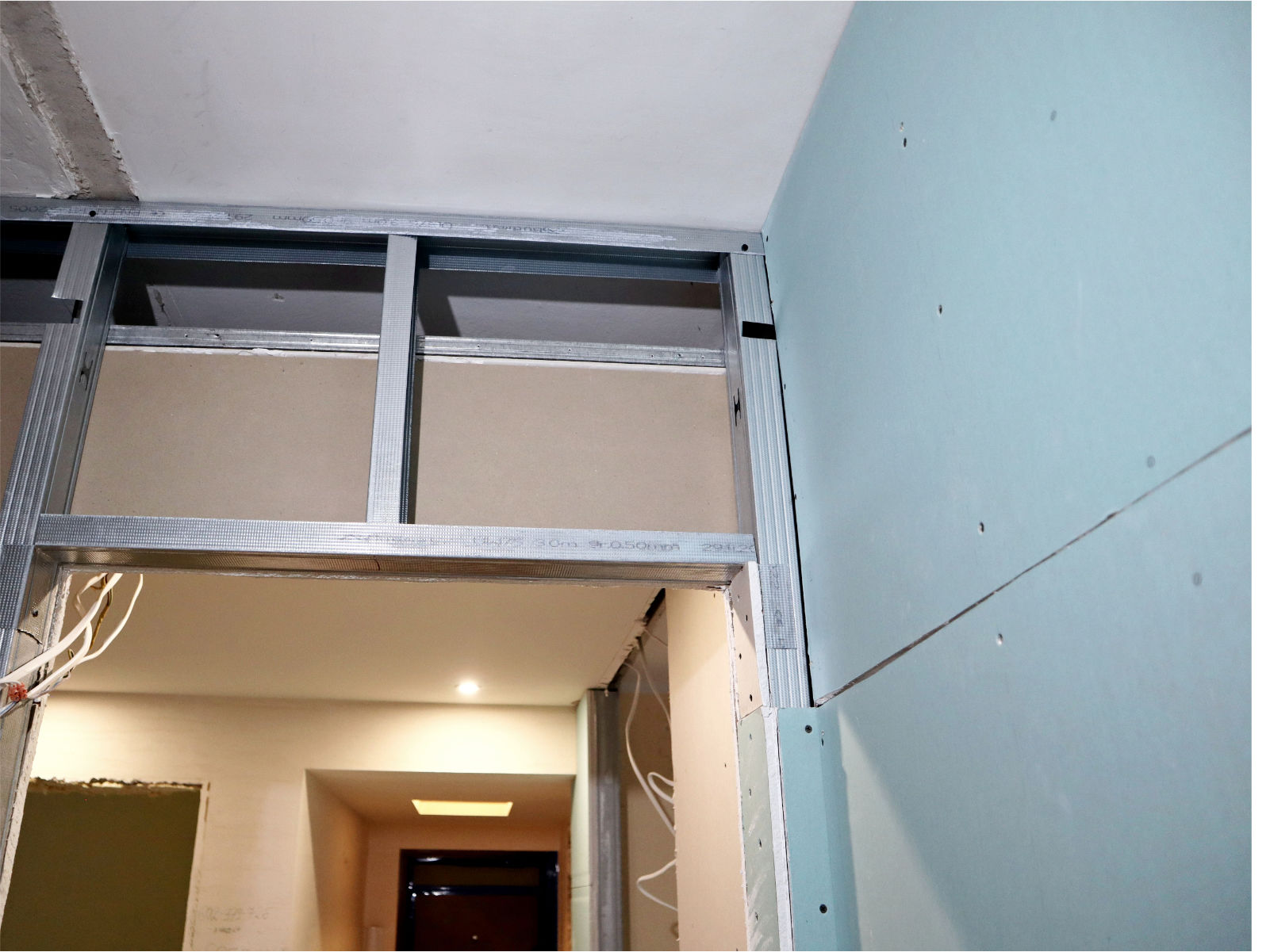 Nowy remont mieszkania - Modlin Twierdza - Etap płyty GK i wylewki na podłogach