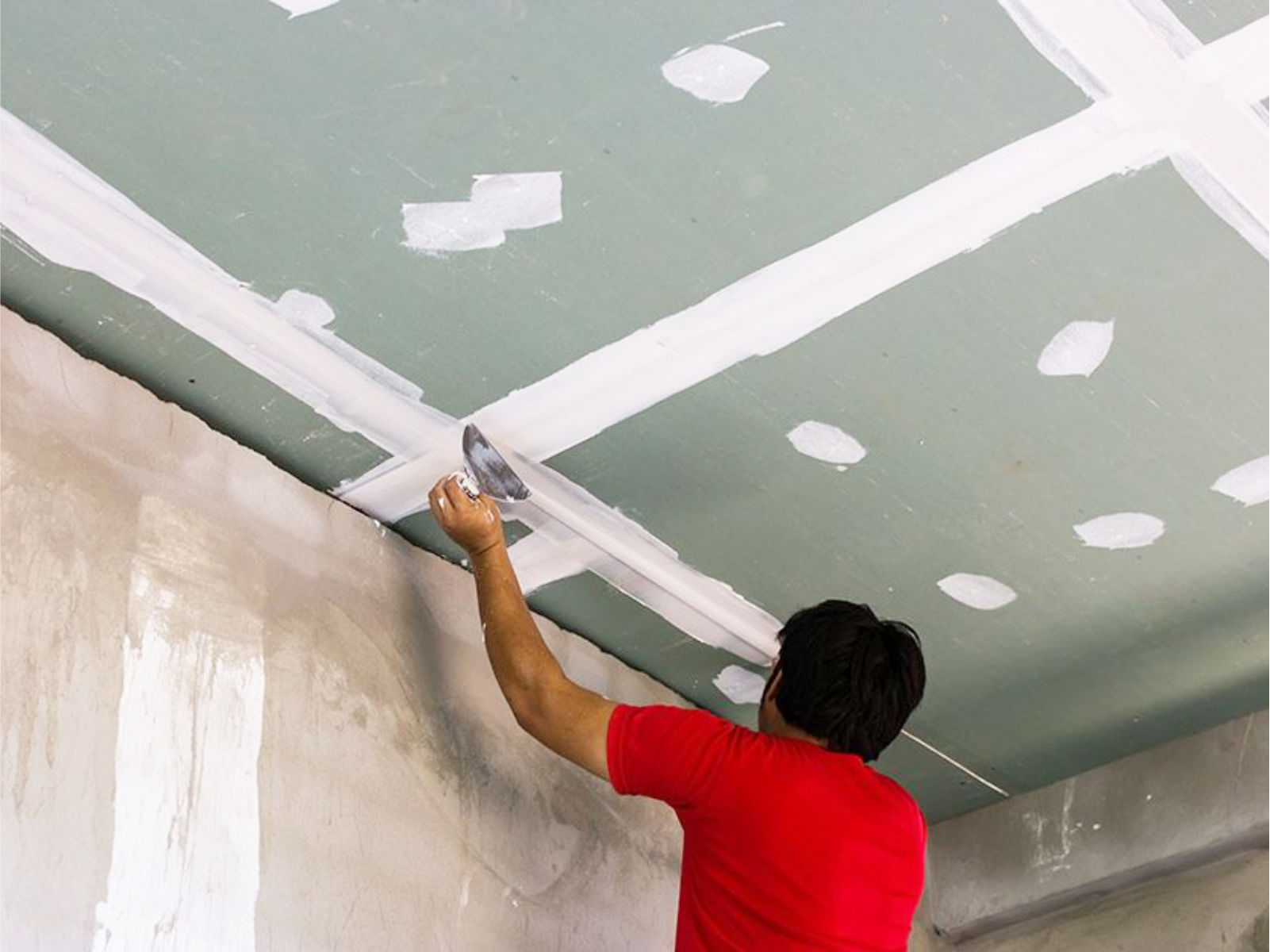 Gładzie gipsowe, ścianki i zabudowy z gips-kartonu jakie mają zalety?