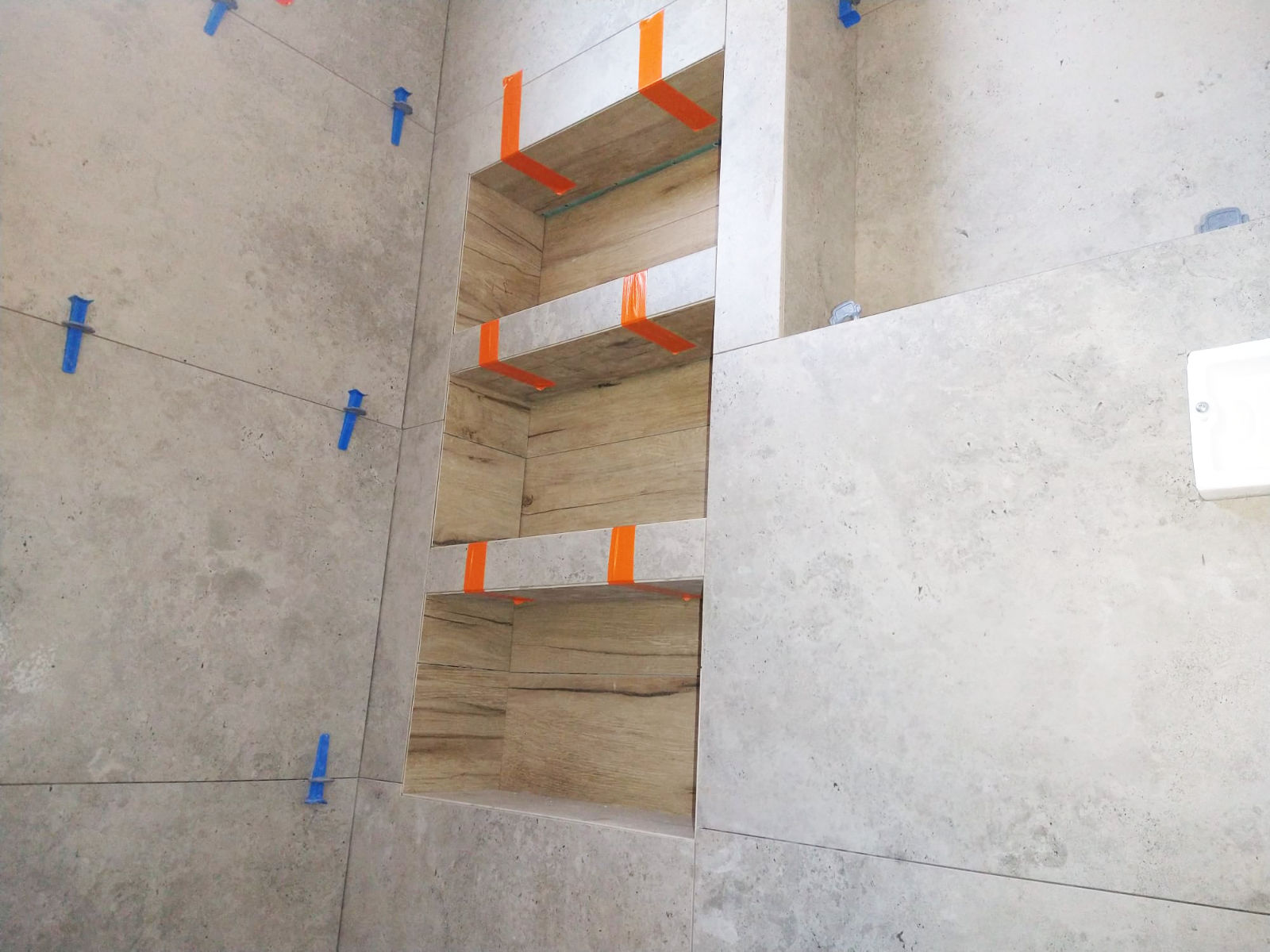 Segment w Babicach Starych - pracujemy w łazience z płytkami